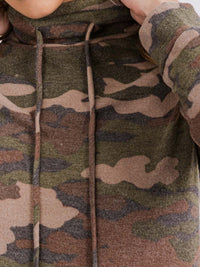 WOMEN'S LONG SLEEVE CAMO PRINT PULLOVER TURTLE NECK SWEATER