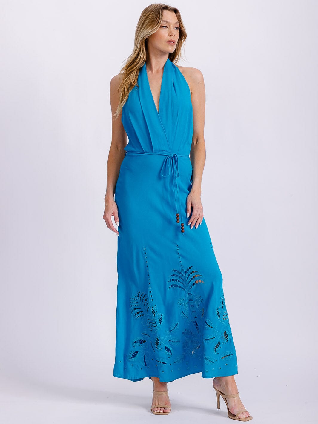 WOMEN'S SLEEVELESS SURPLICE EYELET BOTTON DETAILED OPEN BACK MAXI DRESS