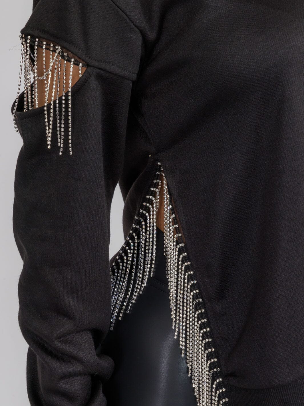 WOMEN'S LONG SLEEVE FRINGE DETAILED CUT OUT TOP