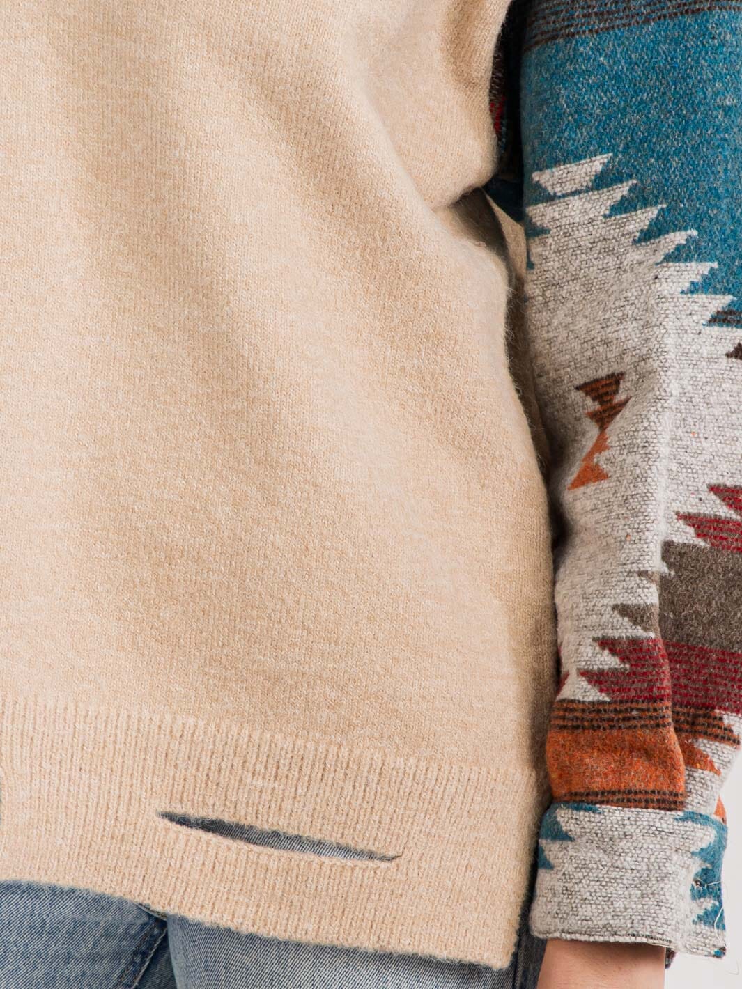 WOMEN'S LONG SLEEVE V-NECK MULTI PRINT PULLOVER DISTRESS SWEATER