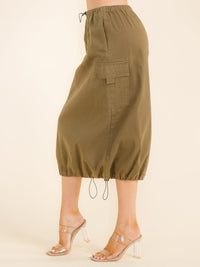 WOMEN'S ADJUSTABLE EDGE & WAIST CARGO POCKETS DENIM MIDI SKIRT