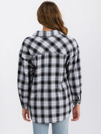 WOMEN'S LONG SLEEVE BUTTON UP FRONT POCKETS PLAID OVERSIZE SHIRT
