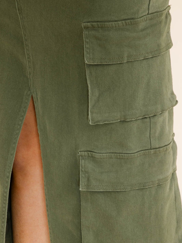 WOMEN'S BUTTON CLOSURE FRONT SLIT CARGO POCKETS DENIM MIDI SKIRT