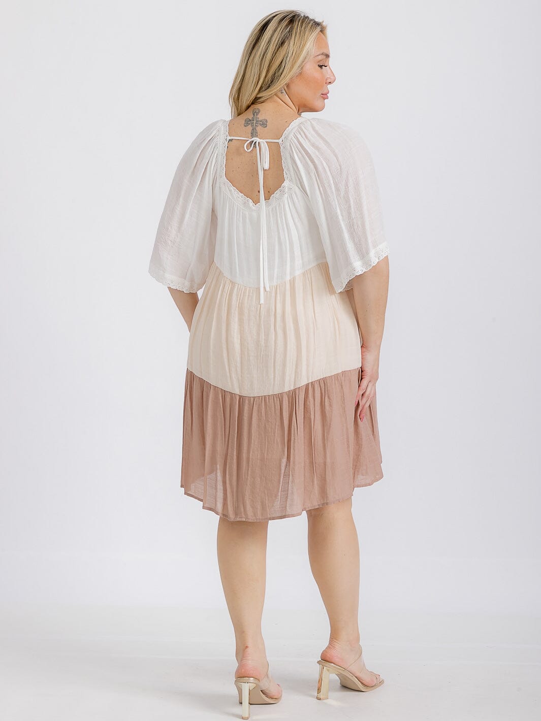 PLUS SIZE SHORT SLEEVE SQUARE NECK TIERED COLORBLOCK TUNIC MINI DRESS