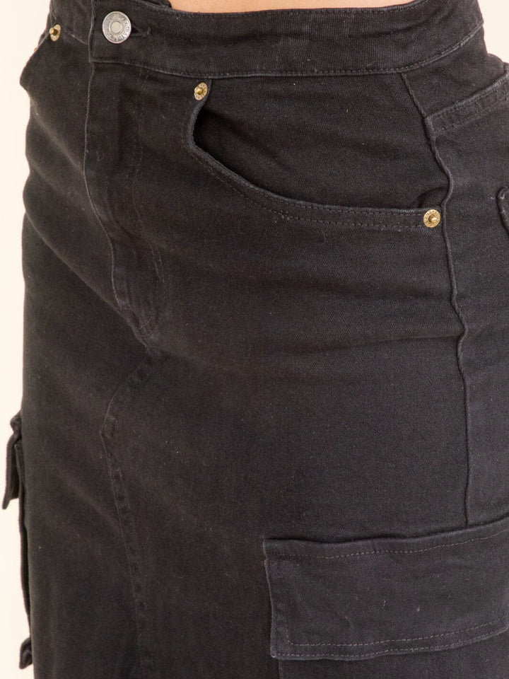 WOMEN'S BUTTON CLOSURE FRONT SLIT CARGO POCKETS DENIM MIDI SKIRT