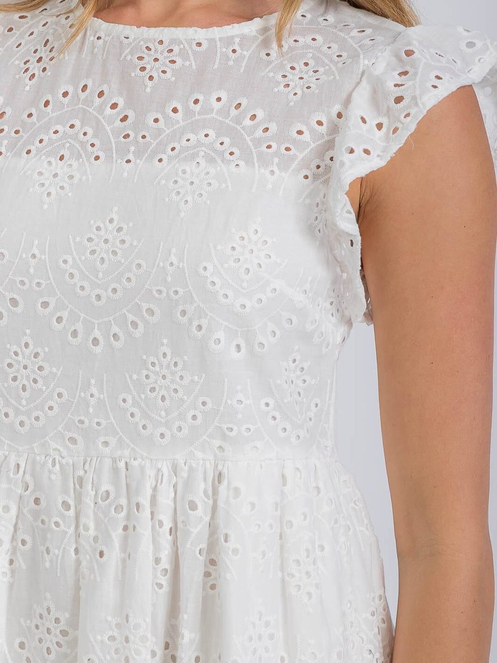 WOMEN'S SLEEVELESS EYELET TIERED MINI DRESS