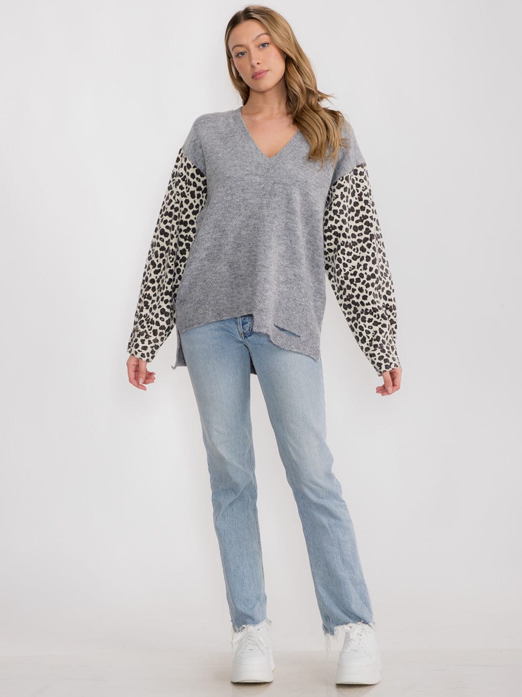 WOMEN'S LONG SLEEVE V-NECK ANIMAL PRINT DISTRESS PULLOVER SWEATER
