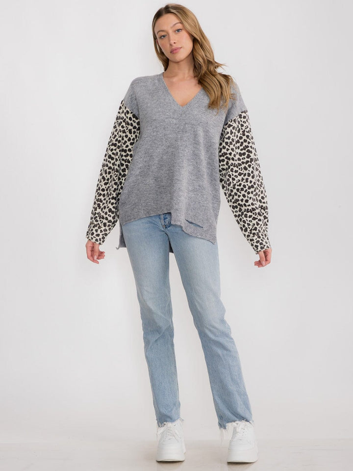 WOMEN'S LONG SLEEVE V-NECK ANIMAL PRINT DISTRESS PULLOVER SWEATER