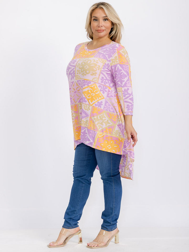 PLUS SIZE 3/4 SLEEVE HIGH-LOW MULTI PRINT TUNIC BLOUSE