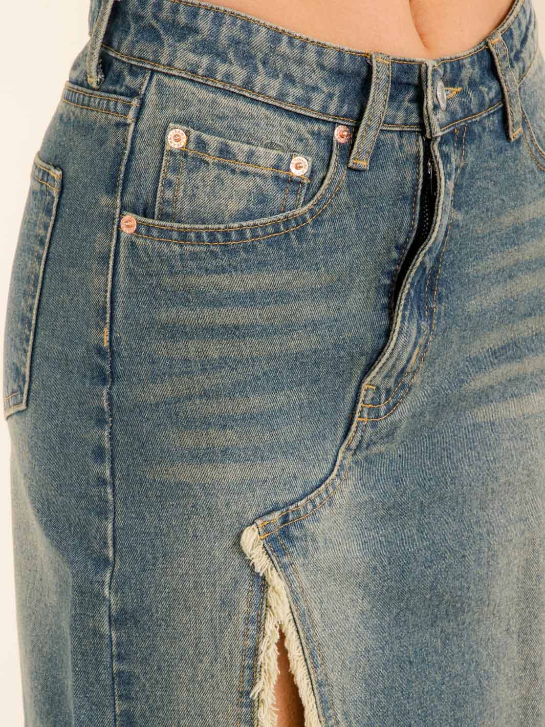 WOMEN'S BUTTON CLOSURE SIDE SLIT POCKETS DENIM WASHED MIDI SKIRT