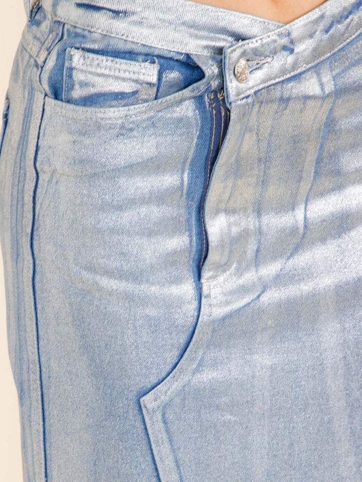 WOMEN'S BUTTON CLOSURE SURPLICE POCKETS SHIMMER DENIM MAXI SKIRT