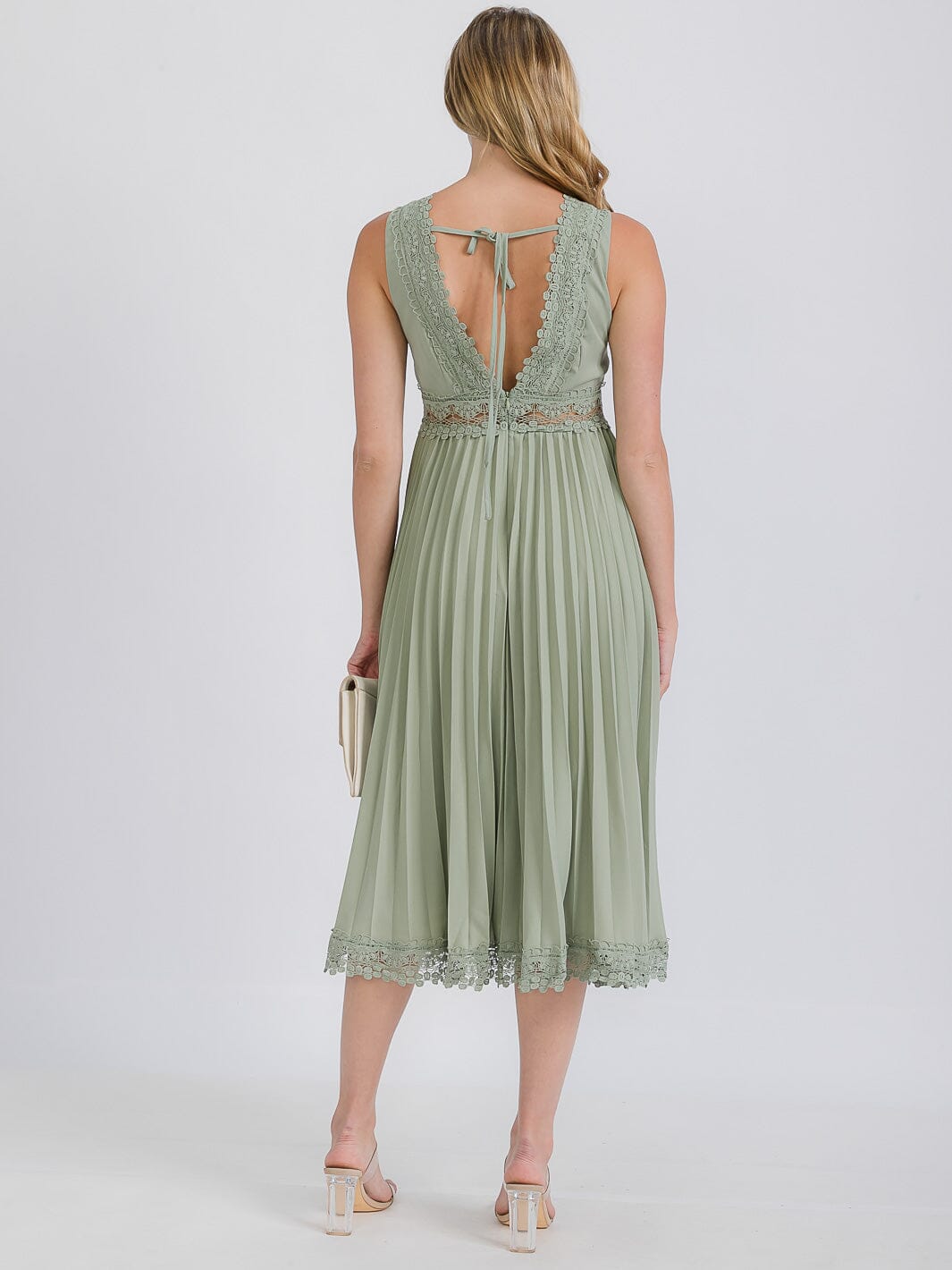 WOMEN'S SLEEVELESS V-NECK TRIM DETAILED PLEATED MAXI DRESS