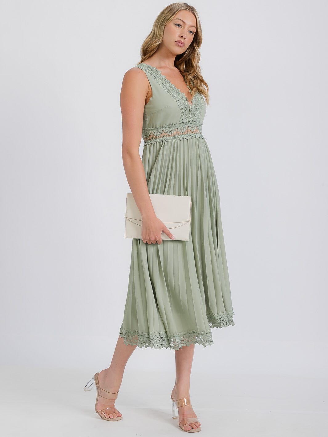 WOMEN'S SLEEVELESS V-NECK TRIM DETAILED PLEATED MAXI DRESS