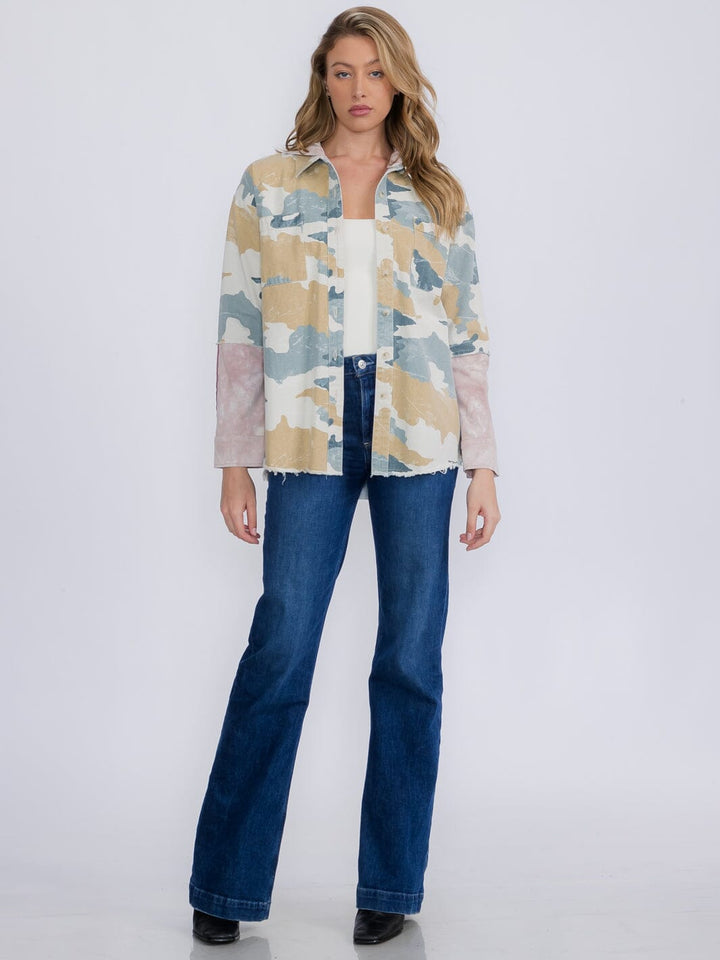 WOMEN'S LONG SLEEVE BUTTON CLOSURE CAMO PRINT HOODED DENIM TOP