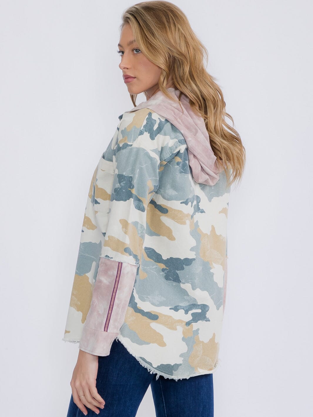 WOMEN'S LONG SLEEVE BUTTON CLOSURE CAMO PRINT HOODED DENIM TOP