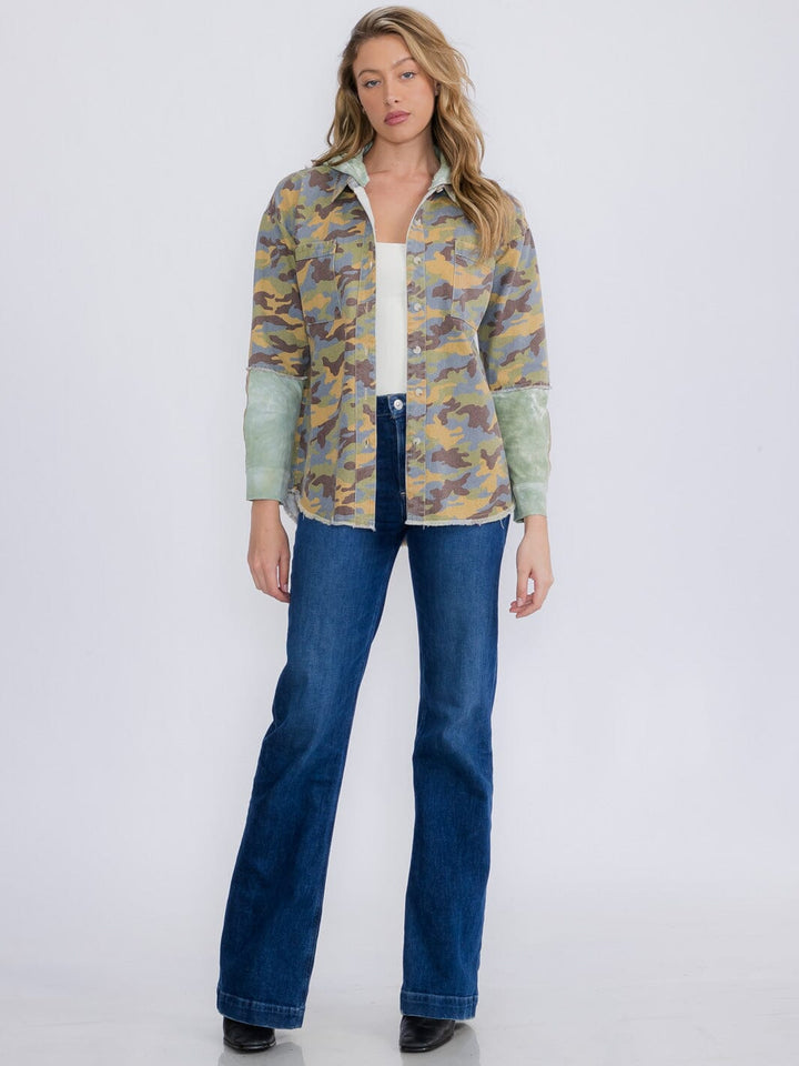 WOMEN'S LONG SLEEVE BUTTON CLOSURE CAMO PRINT HOODED DENIM TOP