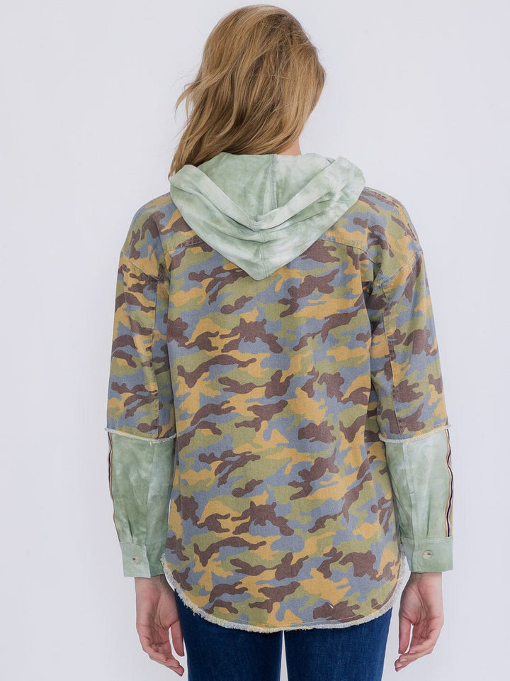 WOMEN'S LONG SLEEVE BUTTON CLOSURE CAMO PRINT HOODED DENIM TOP