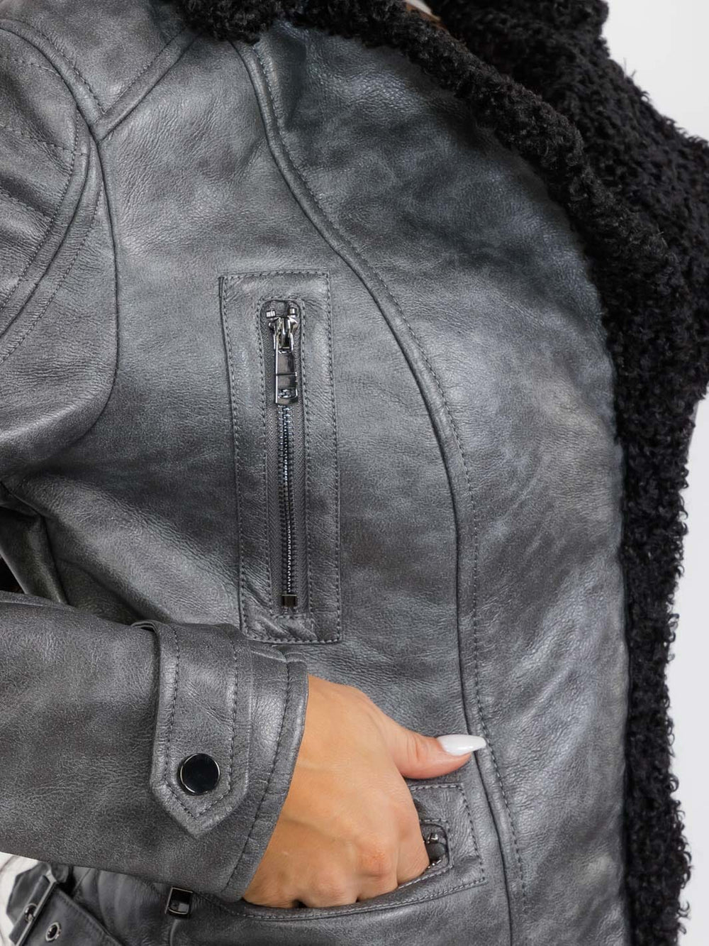 WOMEN'S LONG SLEEVE SHERPA LINING ZIPPER CLOSURE FRONT POCKETS PU PLEATHER JACKET