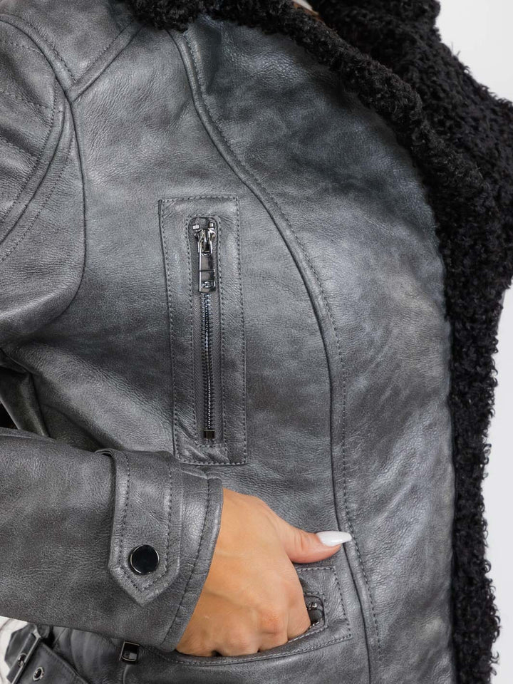 WOMEN'S LONG SLEEVE SHERPA LINING ZIPPER CLOSURE FRONT POCKETS PU PLEATHER JACKET