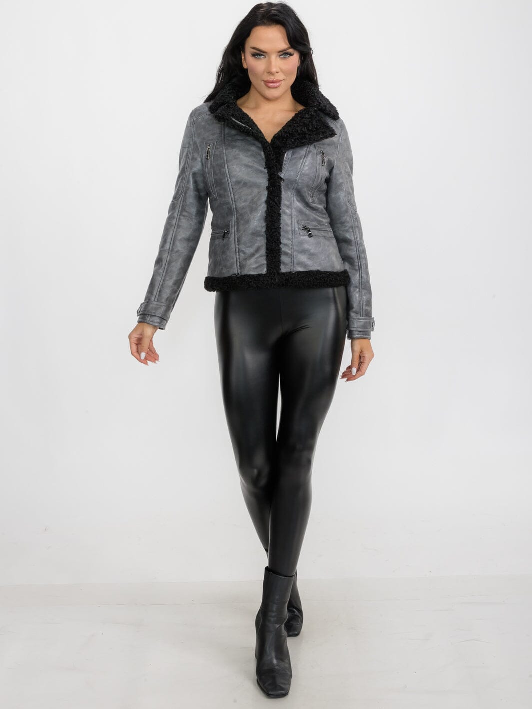WOMEN'S LONG SLEEVE SHERPA LINING ZIPPER CLOSURE FRONT POCKETS PU PLEATHER JACKET