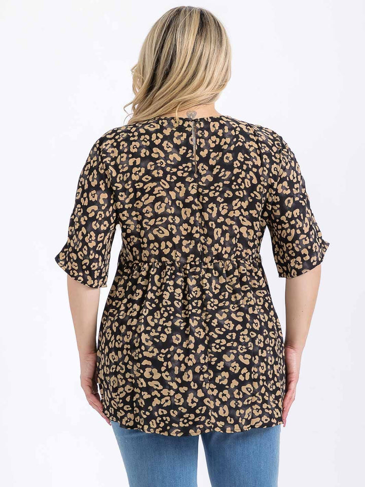 PLUS SIZE SHORT SLEEVE V-NECK ANIMAL PRINT HIGH-LOW BLOUSE