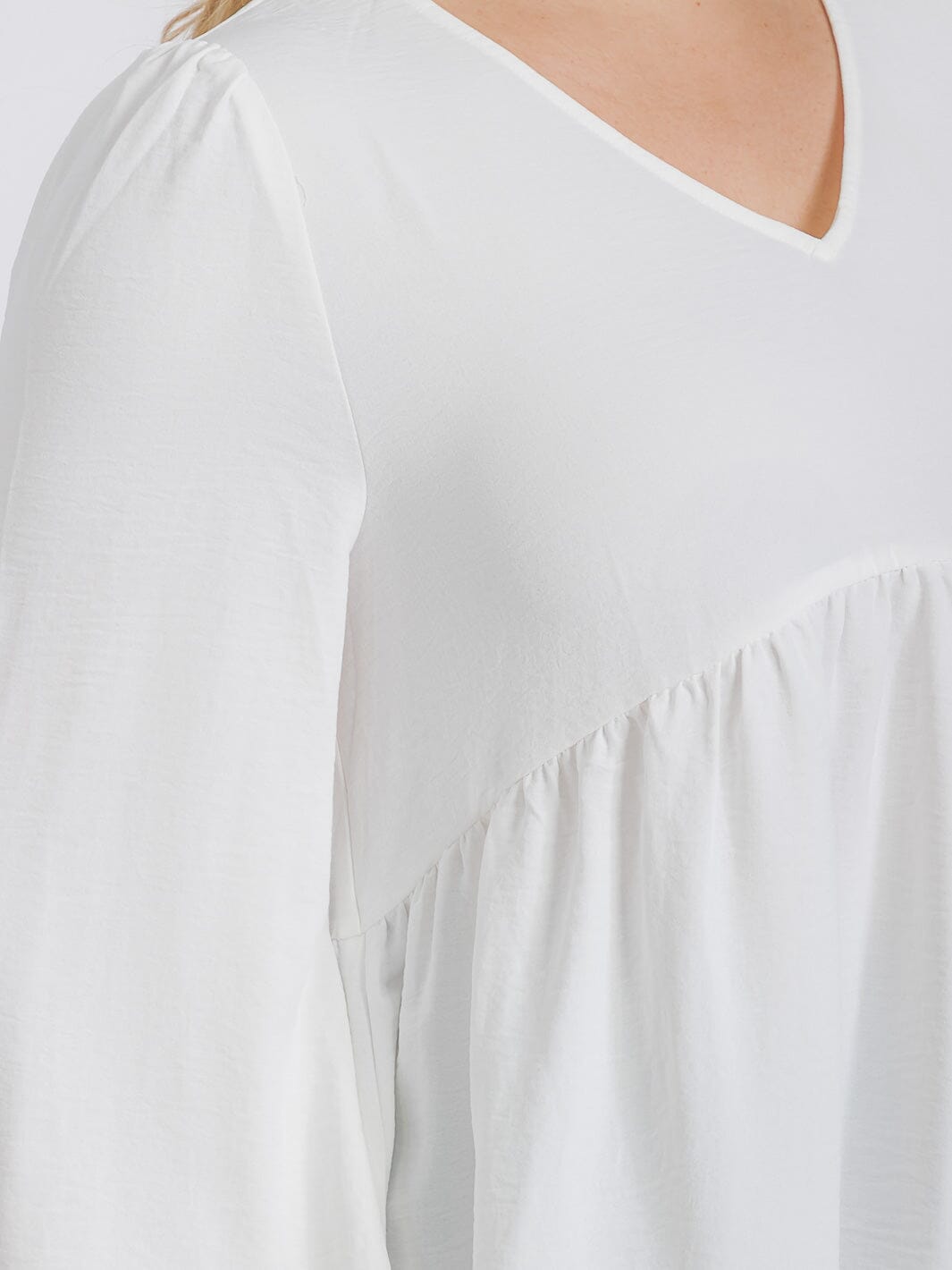 PLUS SIZE LONG SLEEVE V-NECK RUFFLE HIGH-LOW BLOUSE