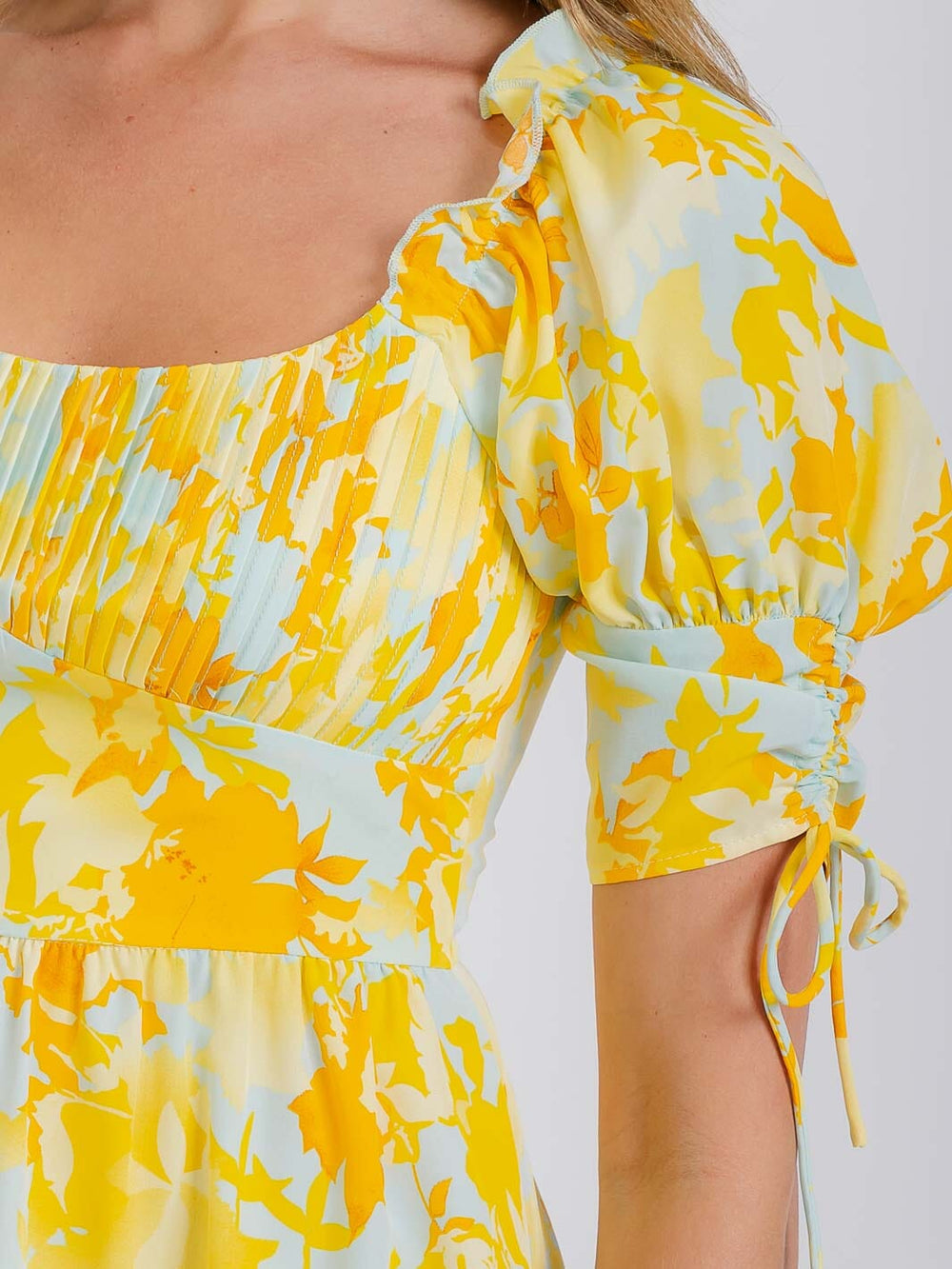 WOMEN'S SHORT SLEEVE FLORAL SMOCKED SATIN MINI DRESS