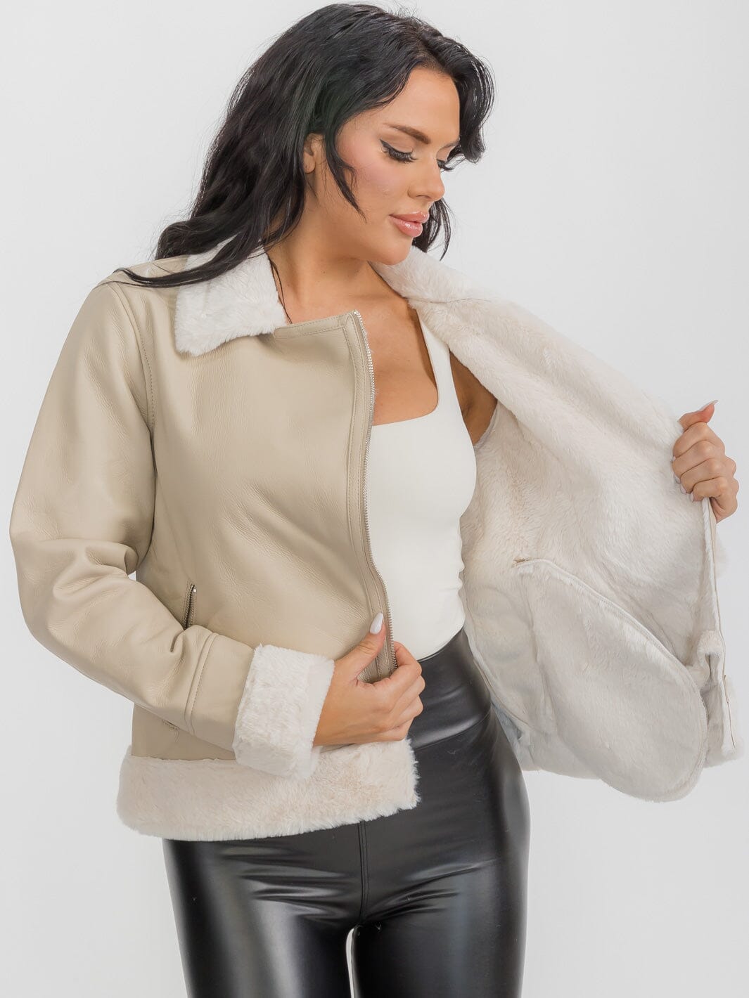 WOMEN'S LONG SLEEVE FAUX FUR LINING ZIPPER CLOSURE FRONT POCKETS PU PLEATHER JACKET