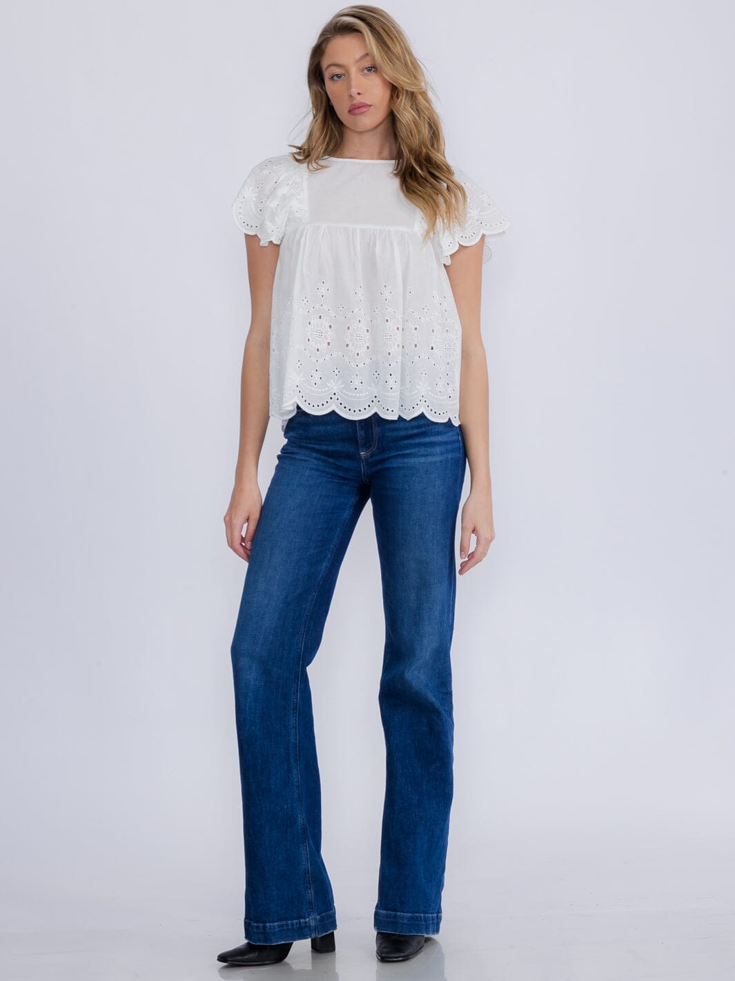 WOMEN'S SHORT SLEEVE RUFFLE EYELET TUNIC TOP