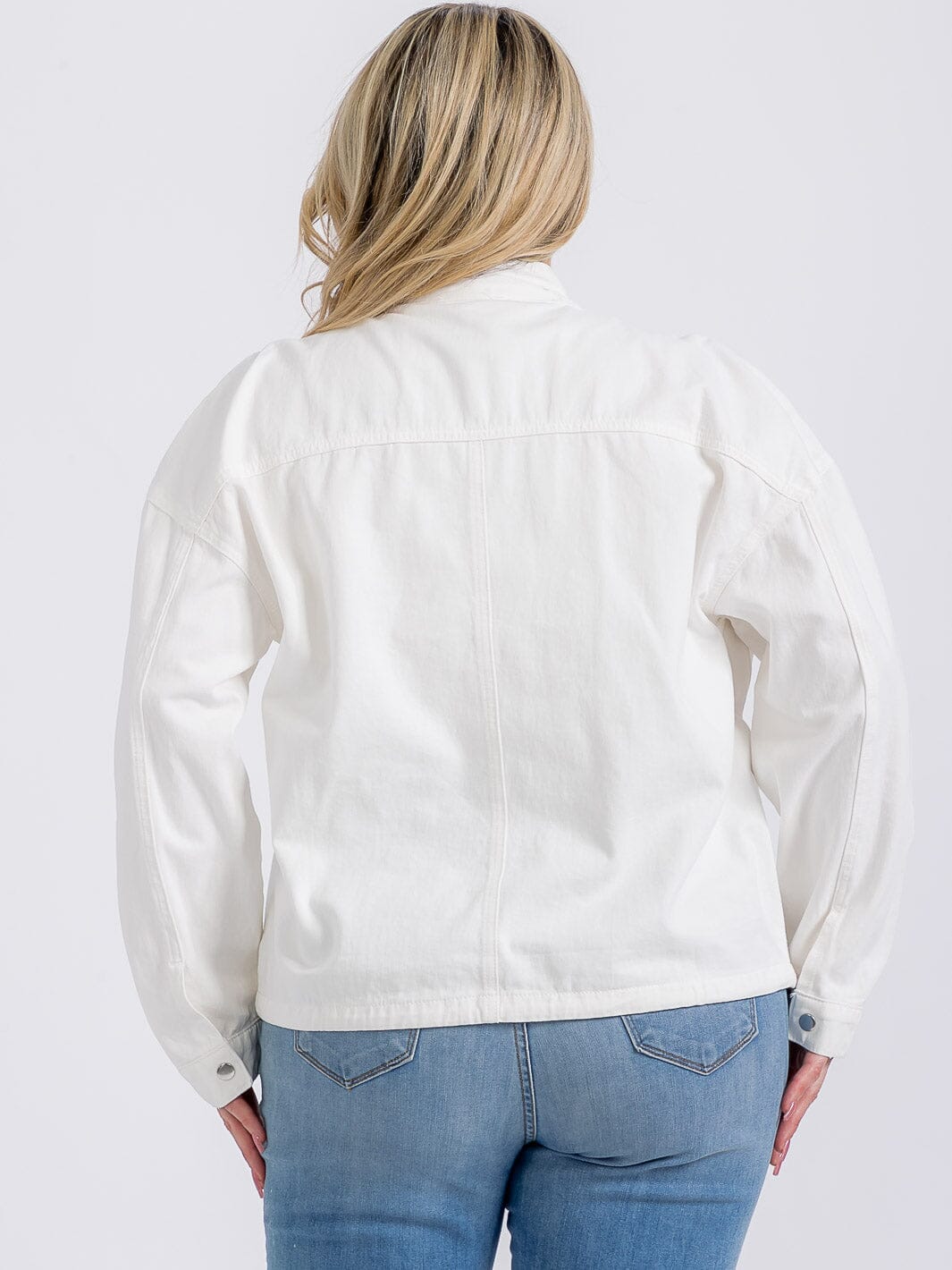 PLUS SIZE LONG SLEEVE BUTTON CLOSURE FRONT POCKETS DENIM JACKET