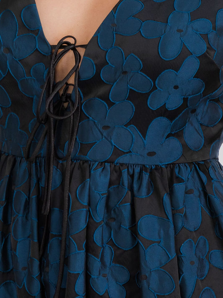 WOMEN'S SLEEVELESS V-NECK FLOWER DETAILED FIT & FLARE MINI DRESS