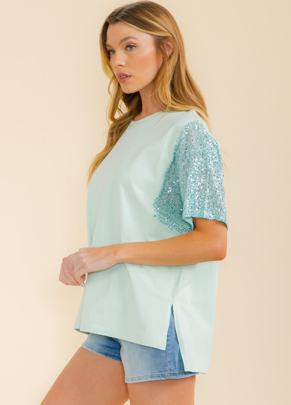 WOMEN'S SHORT SEQUINS SLEEVE HIGH-LOW TOP