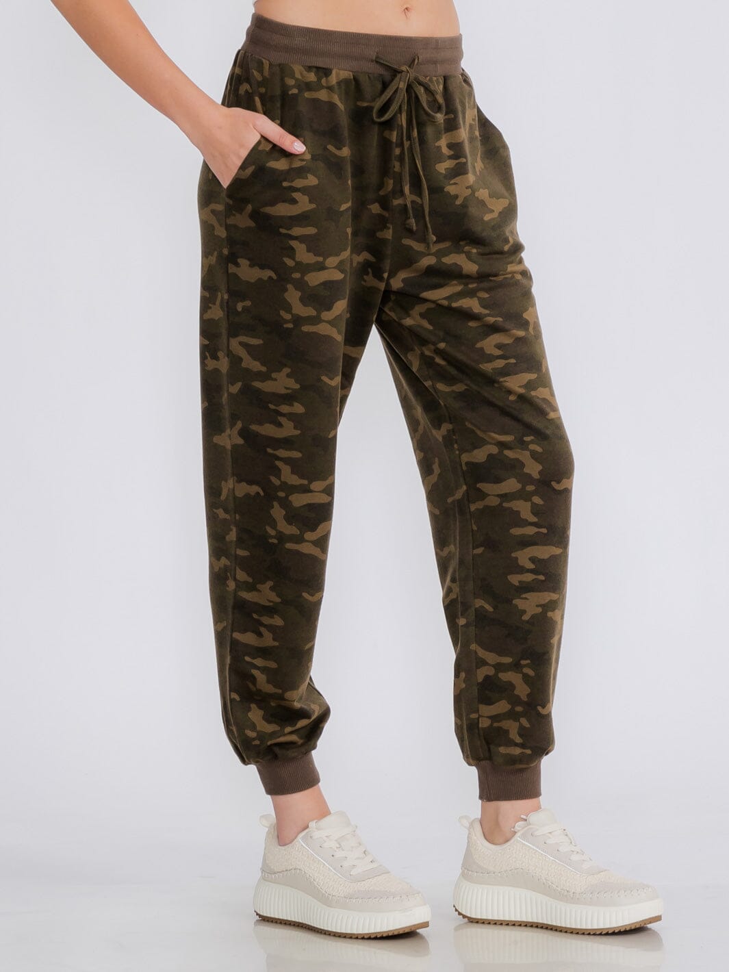 WOMEN'S ELASTIC WAIST POCKETS CAMO PRINT JOGGER PANTS