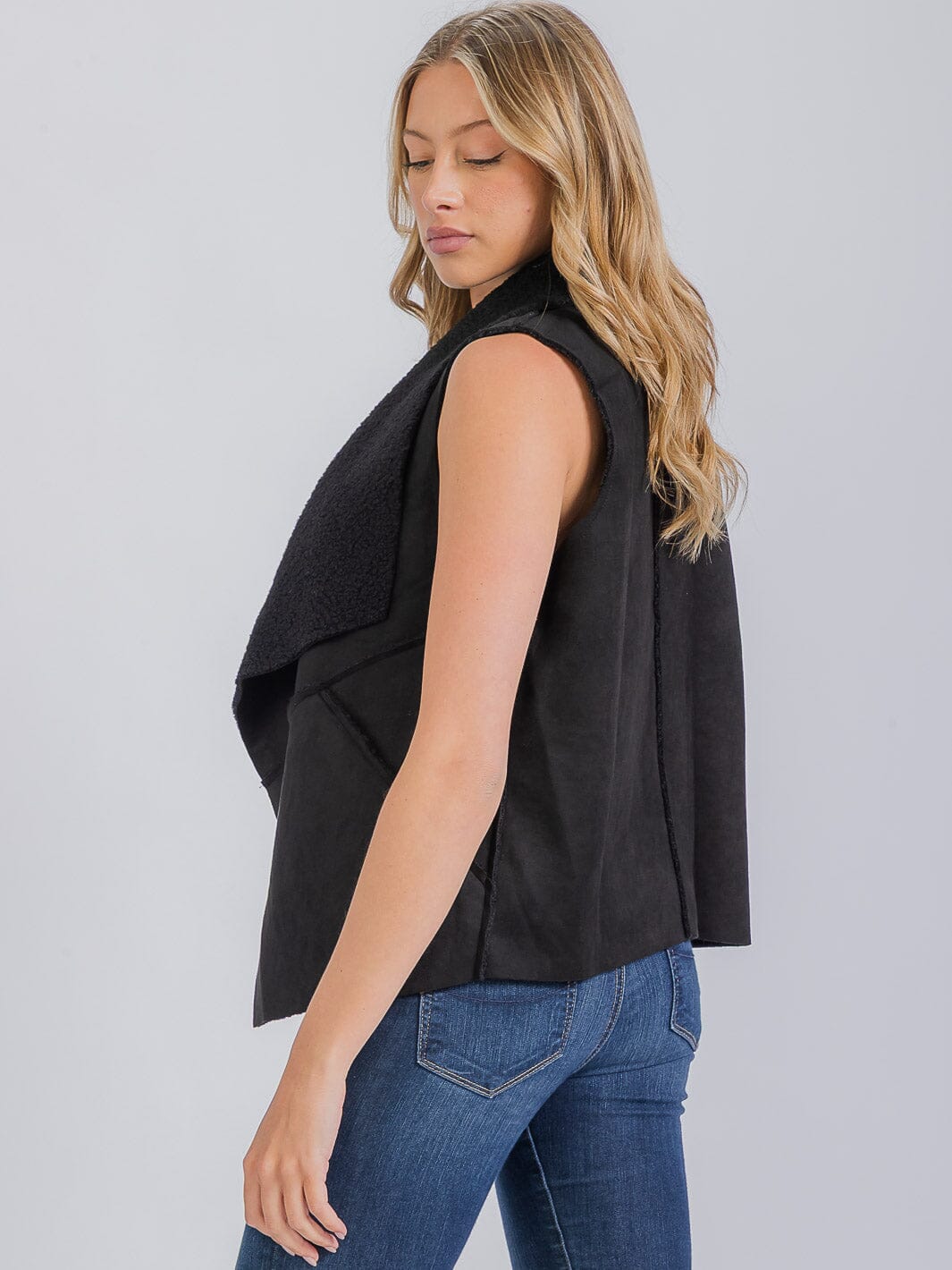 WOMEN'S SLEEVELESS SUEDE SHERPA VEST