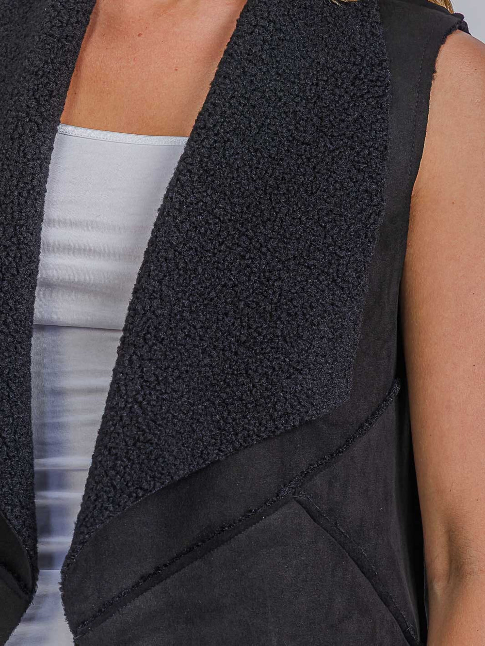 WOMEN'S SLEEVELESS SUEDE SHERPA VEST