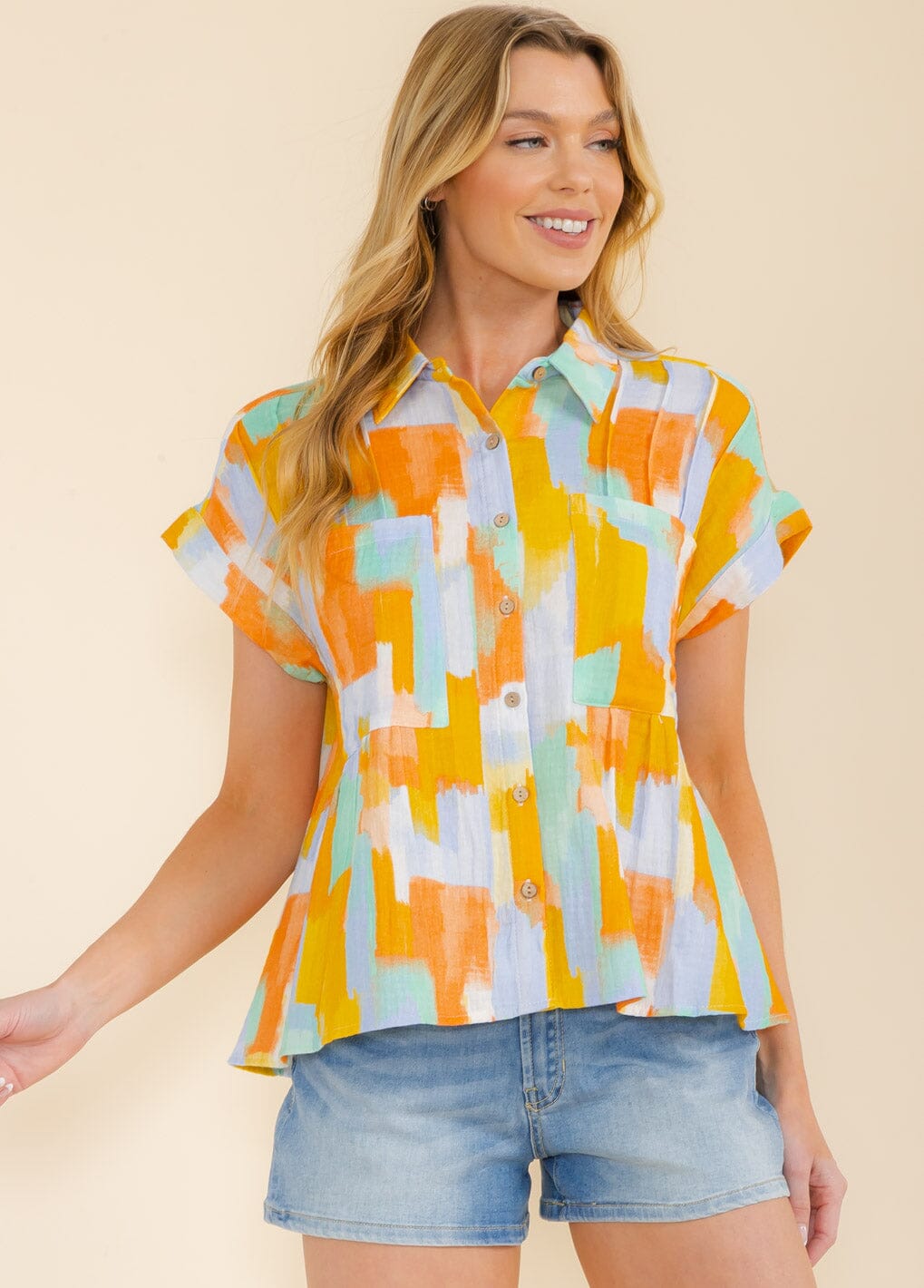 WOMEN'S SHORT SLEEVE FRONT POCKETS BUTTON UP MULTI BLOUSE