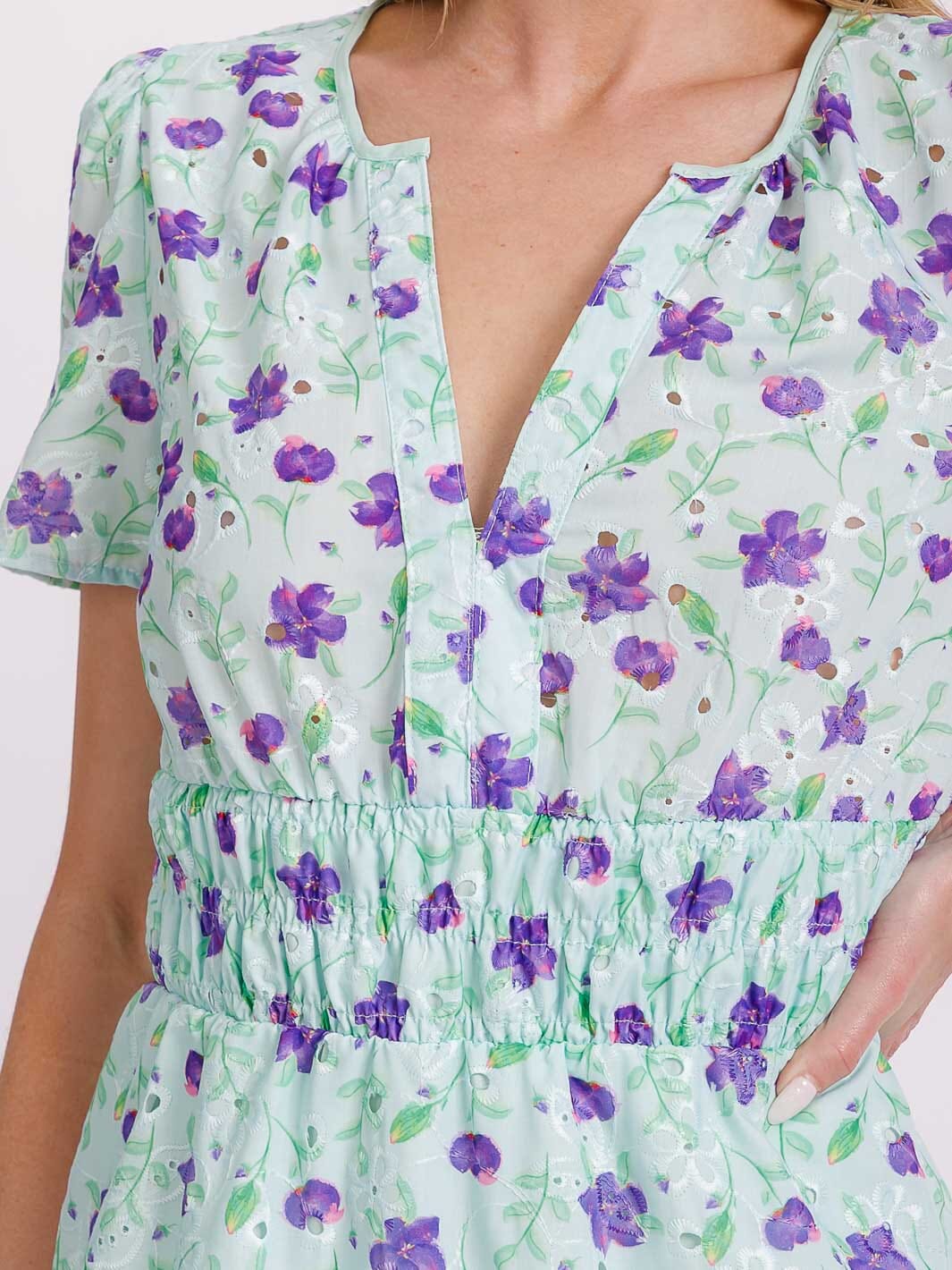 WOMEN'S SHORT SLEEVE V-NECK SMOCK WAIST EYELET FLORAL MINI DRESS