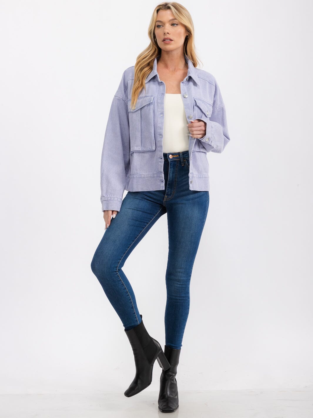 WOMEN'S LONG SLEEVE BUTTON UP FRONT POCKETS WASHED DENIM JACKET