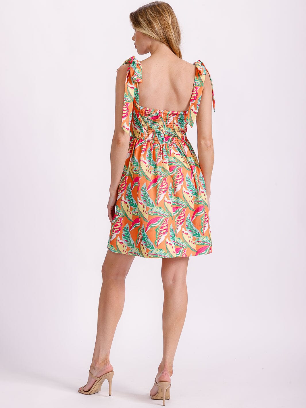 WOMEN'S SLEEVELESS V-NECK FIT & FLARE SMOCK FLORAL MINI DRESS