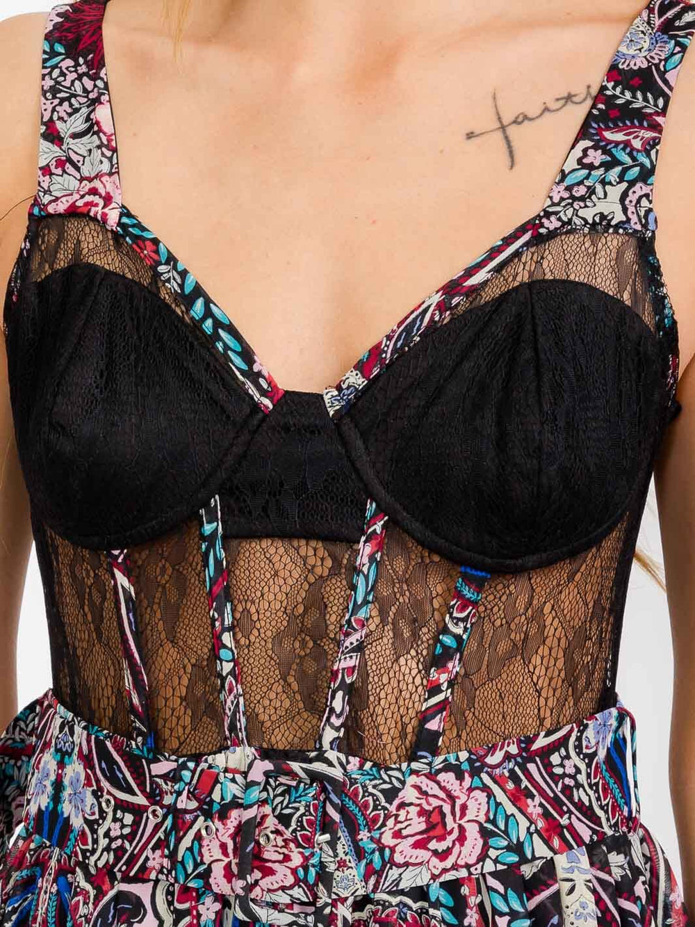 WOMEN'S SLEEVELESS V-NECK BELTED TIERED MESH FLORAL MAXI DRESS