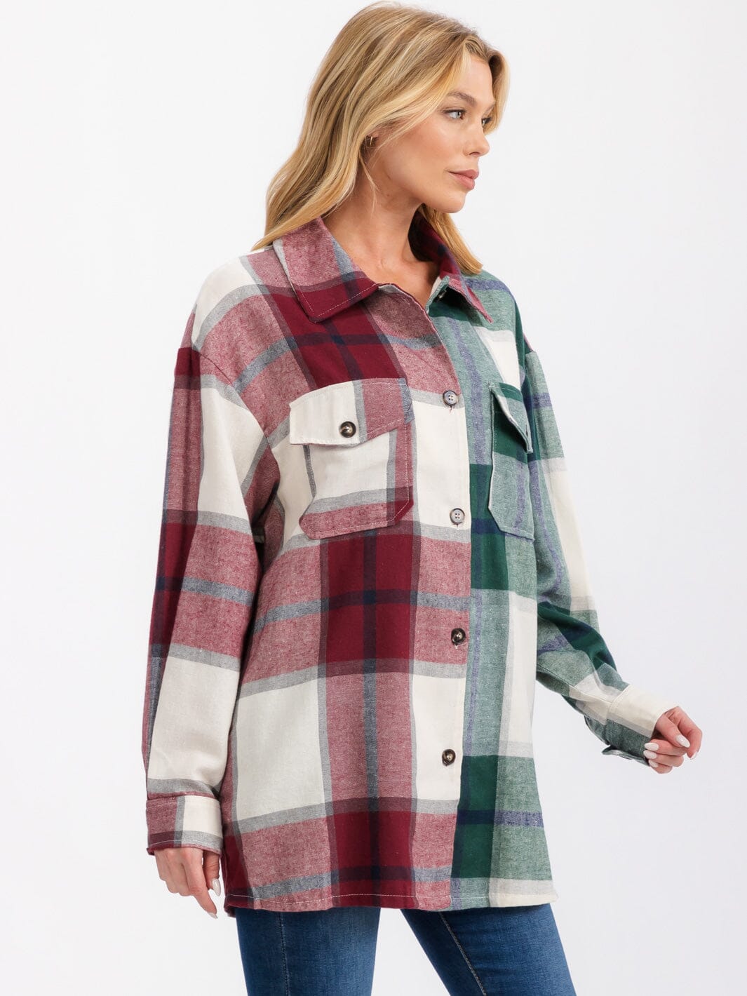 WOMEN'S LONG SLEEVE FRONT POCKETS BUTTON UP OVERSIZED PLAID SHIRT