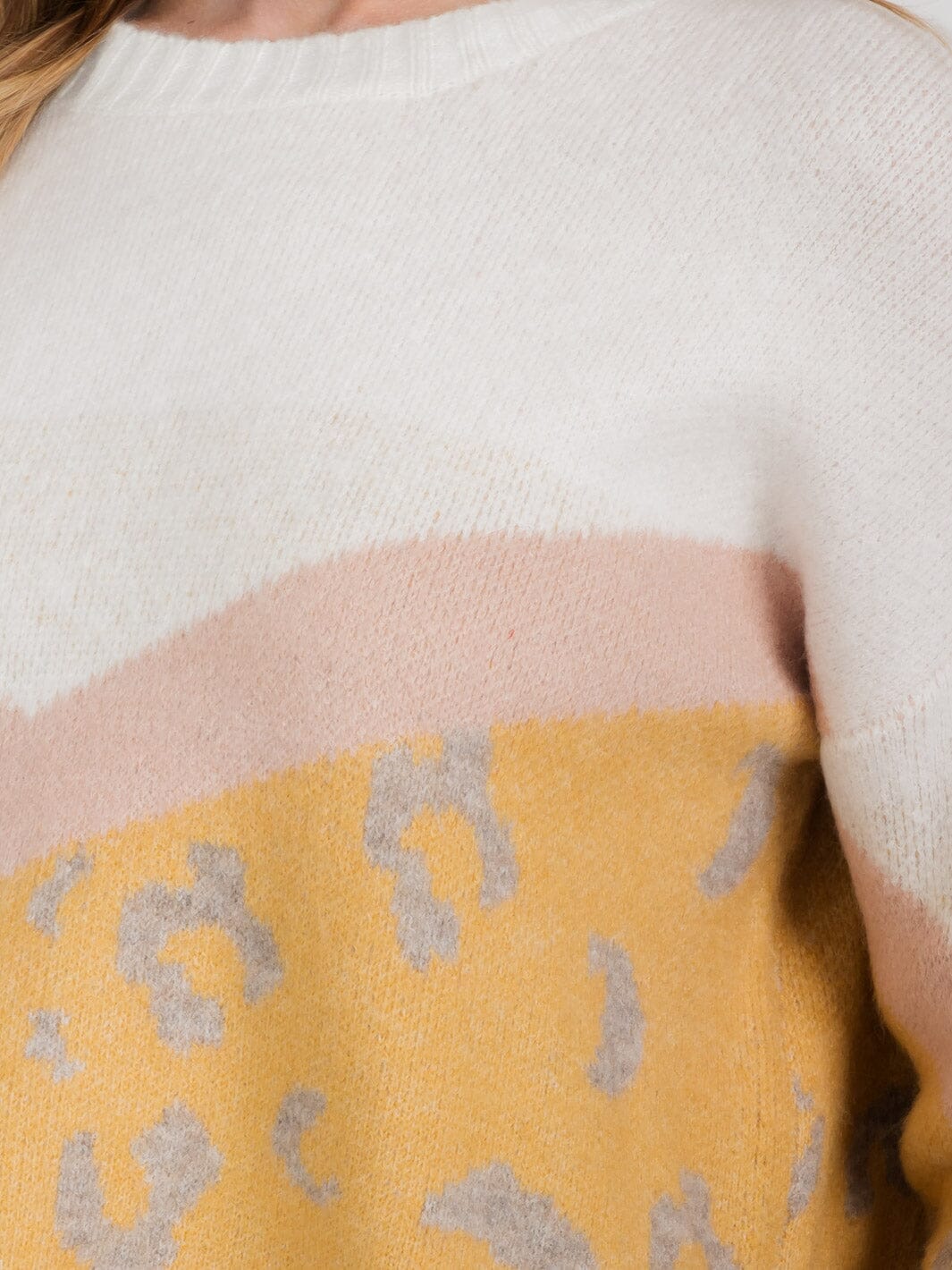 WOMEN'S LONG SLEEVE COLORBLOCK ANIMAL PRINT PULLOVER SWEATER