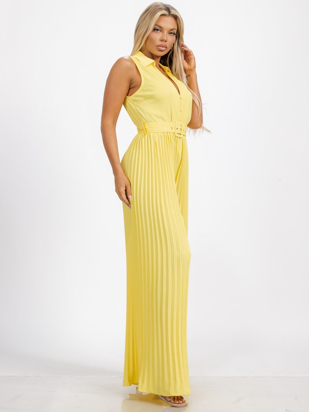 WOMEN'S SLEEVELESS BUTTON UP BELTED WIDE LEG PLEATED JUMPSUIT