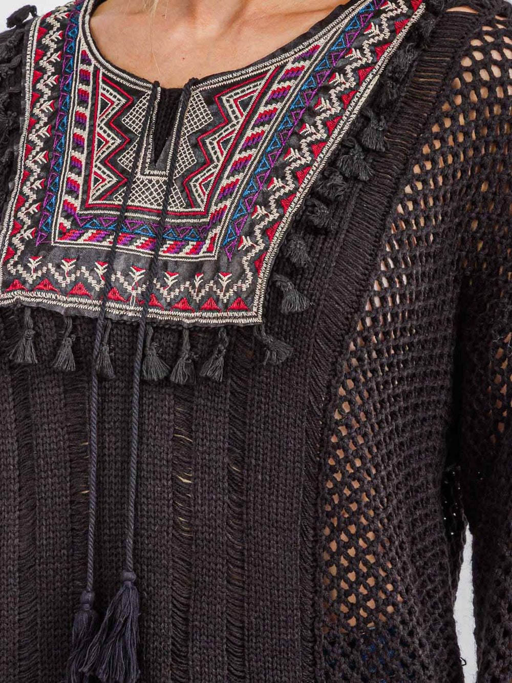 WOMEN'S LONG SLEEVE EMBROIDERY NECK DETAILED BLOUSE TOP