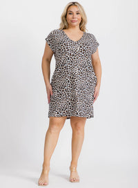 PLUS SIZE SHORT SLEEVE V-NECK ANIMAL PRINT FRONT POCKETS TUNIC MINI DRESS