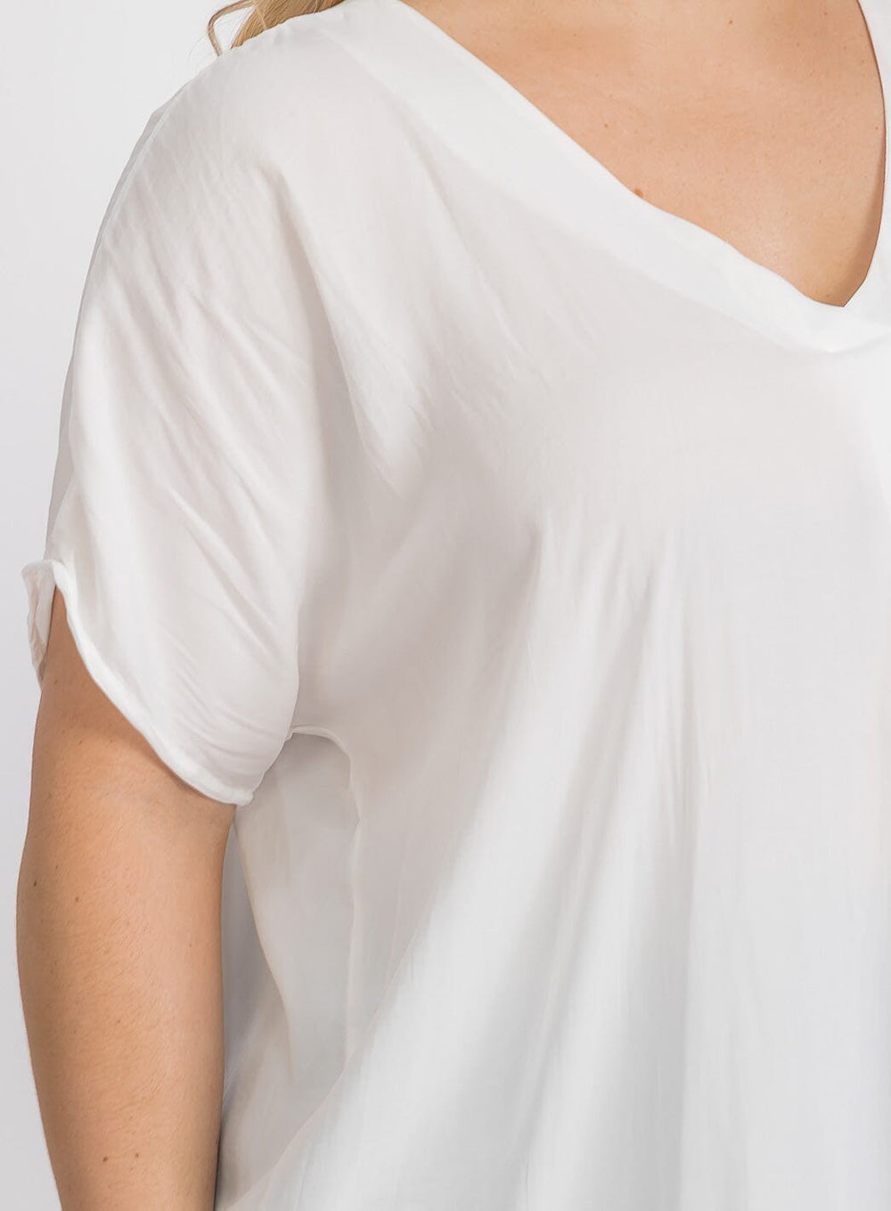 PLUS SIZE SHORT SLEEVE V-NECK TUNIC BLOUSE