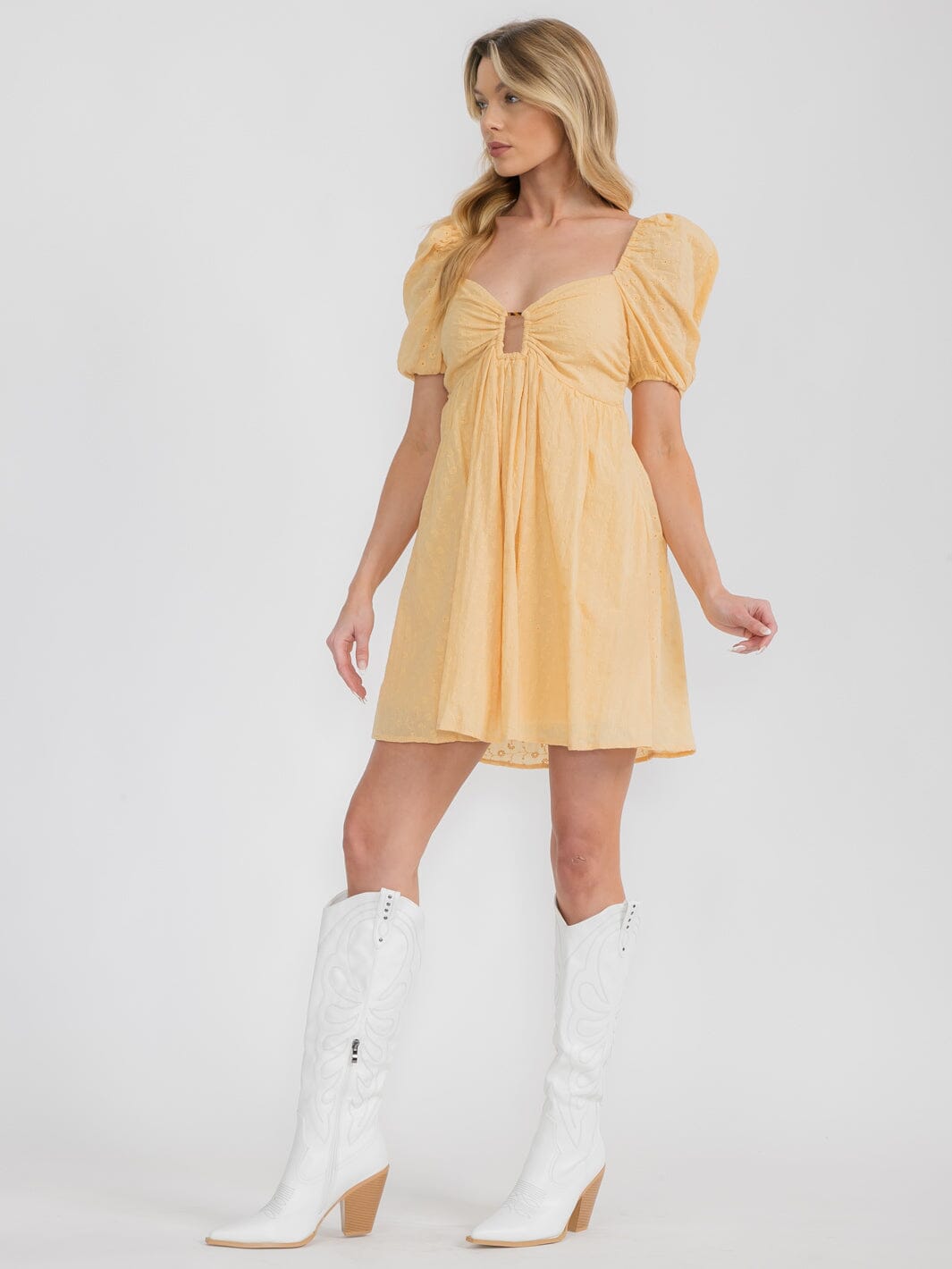 WOMEN'S SHORT PUFF SLEEVE EYELET DETAILED BABYDOLL MINI DRESS