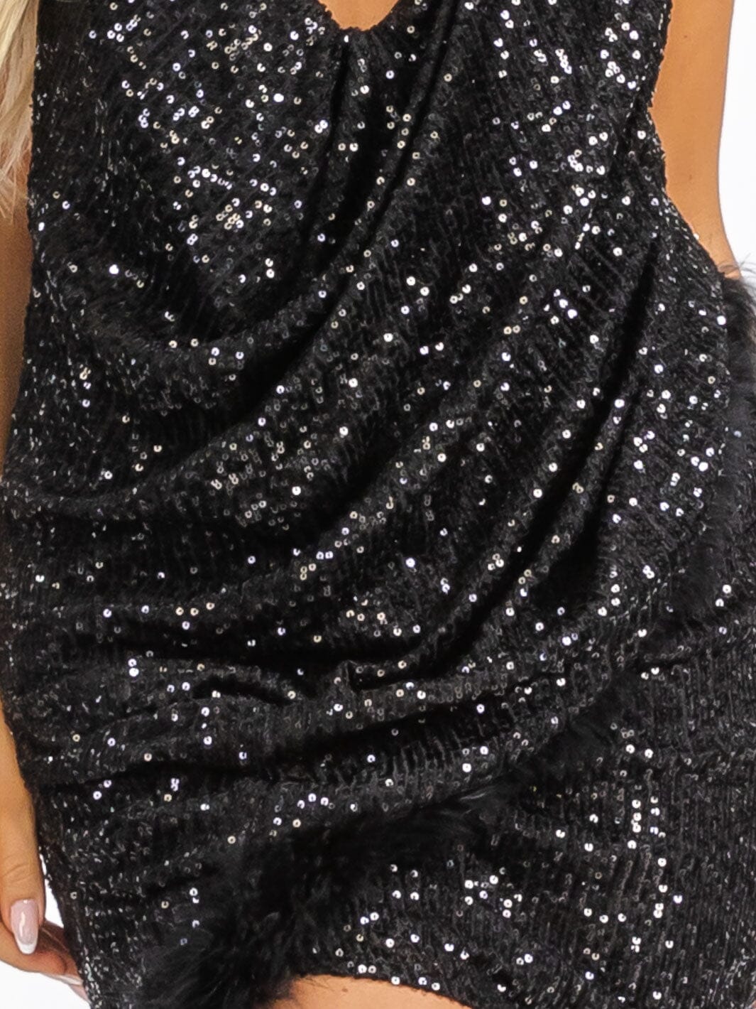 WOMEN'S SLEEVELESS OPEN BACK TRIM DETAILED SURPLICE SEQUINS MINI DRESS