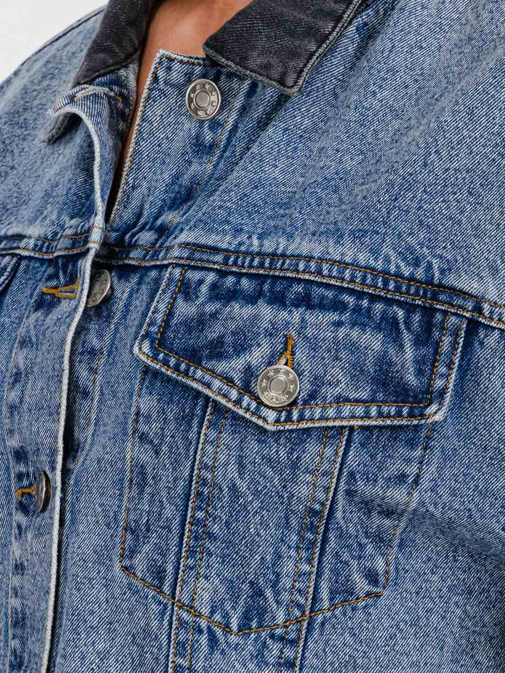 WOMEN'S LONG SLEEVE BUTTON CLOSURE DENIM JACKET