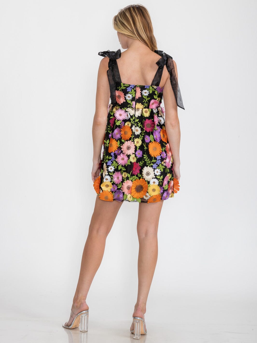 WOMEN'S SLEEVELESS FLOWER EMBROIDERY DETAILED MINI DRESS